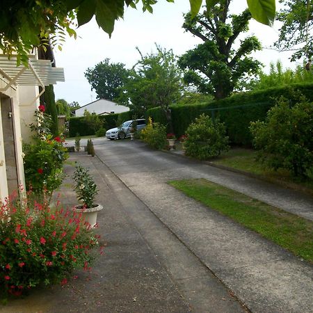 Bed and Breakfast Domaine De Monein Сент-Андре-де-Кюбзак Экстерьер фото